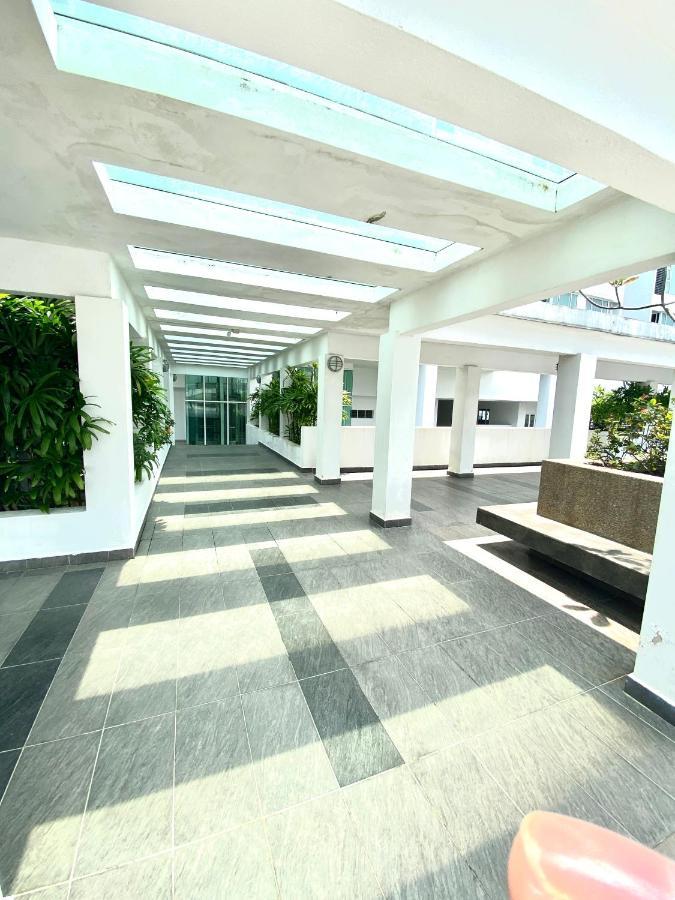 Lof Nr Midvalley Scot Garden 4tpax Apartment